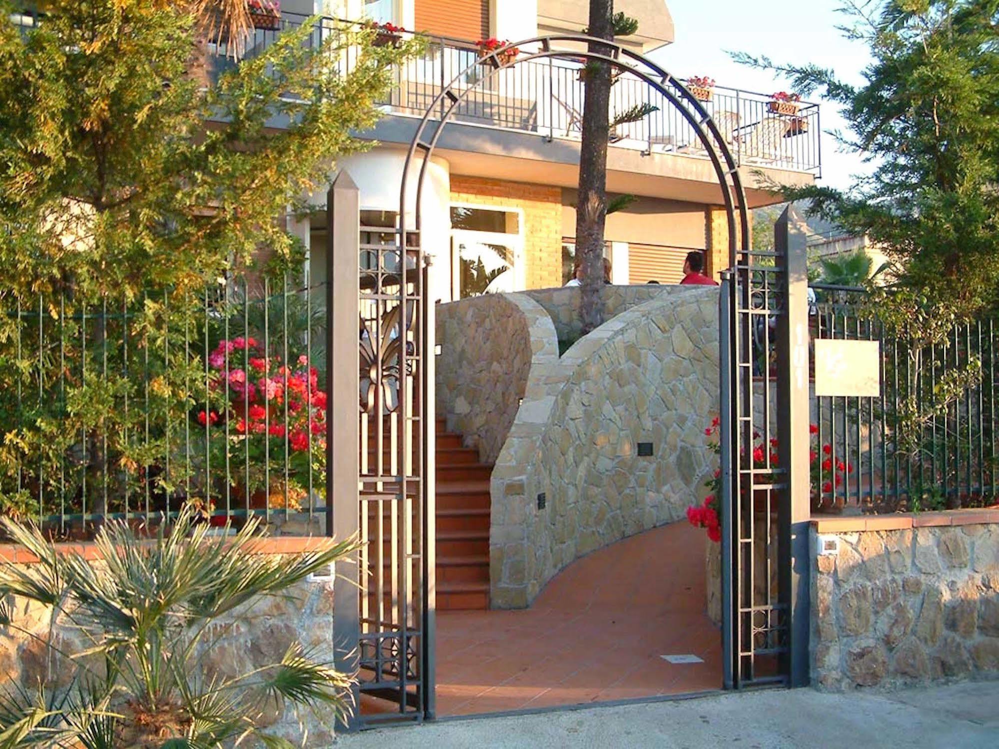 Villa Gaia Hotel Cefalu Exterior photo